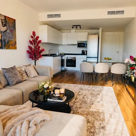 Casamel - Modern 3 Bedroom 2 Bathroom Fully Equiped Apartmán *
